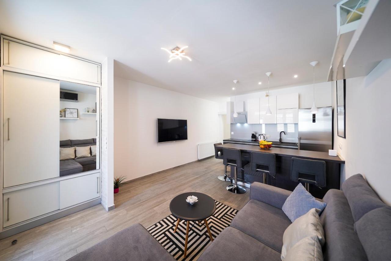 Modern With Loggia Terrace And Parking Apartmán Zadar